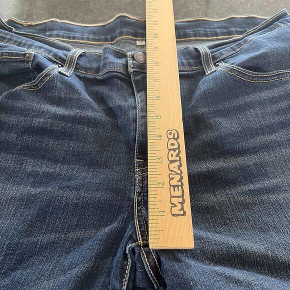 Levi’s Women’s Denim Shorts Blue Rolled Cuff Size 32 M - Picture 10 of 13